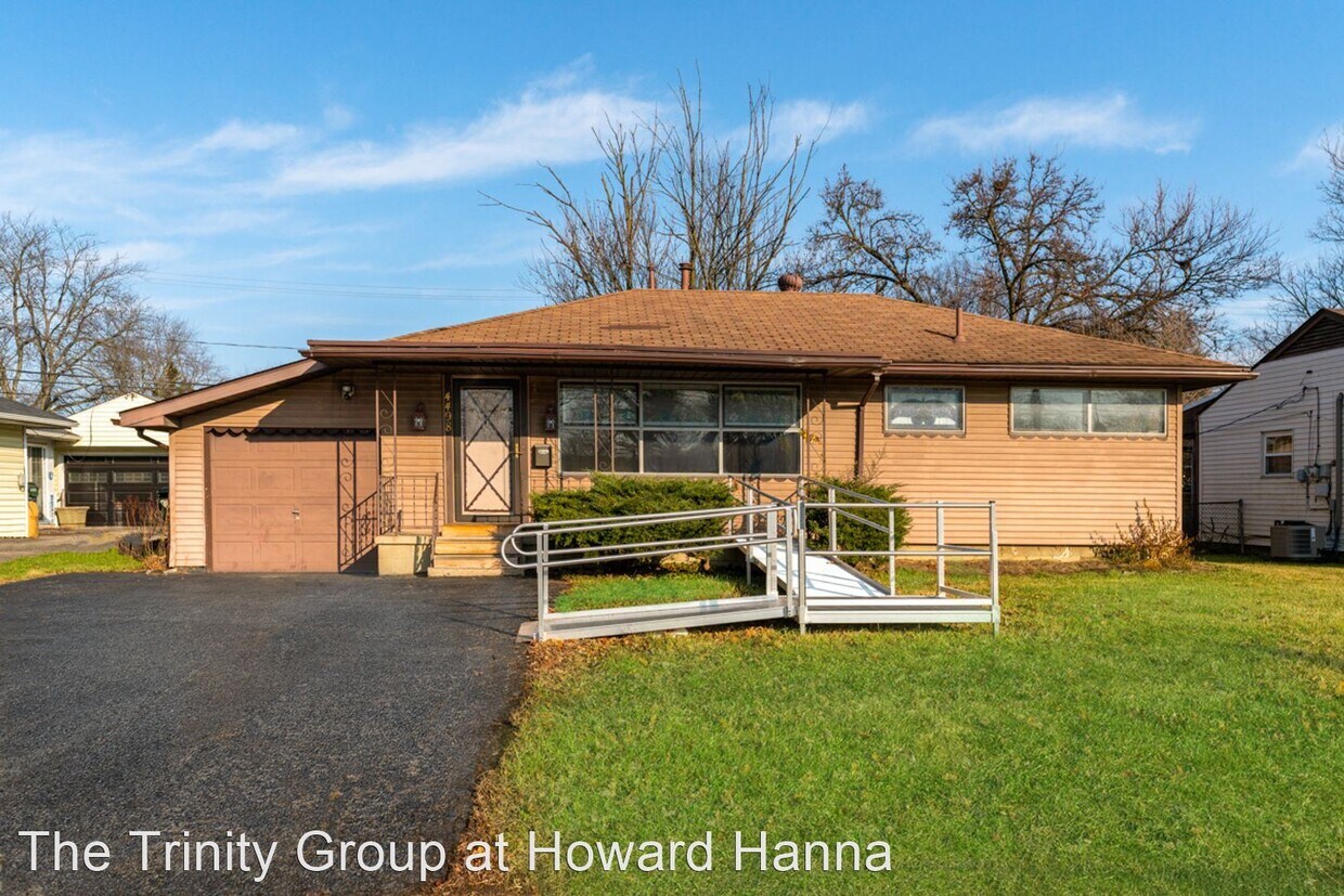 Foto principal - 3 br, 1 bath House - 4498 E Livingston Avenue