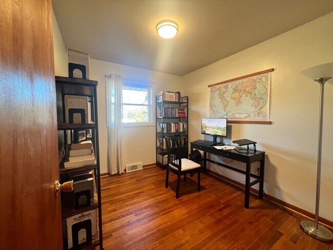 Foto del edificio - 411 N Hillsdale Dr