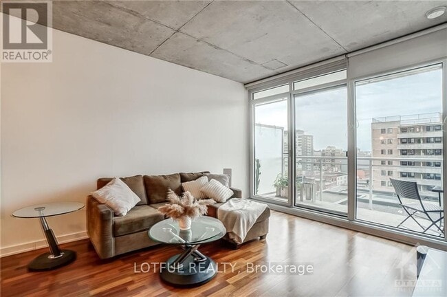 Building Photo - 324-1324 Laurier Ave W