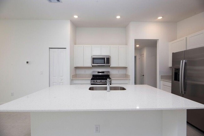 Building Photo - 11146 NW Fernbrook Dr