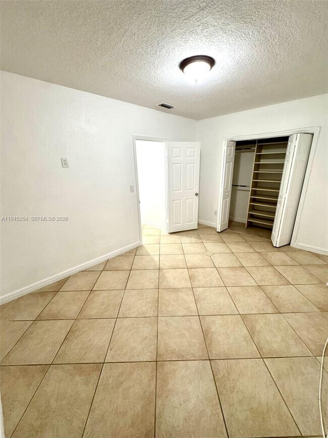 Foto del edificio - 6541 W 11th Ct