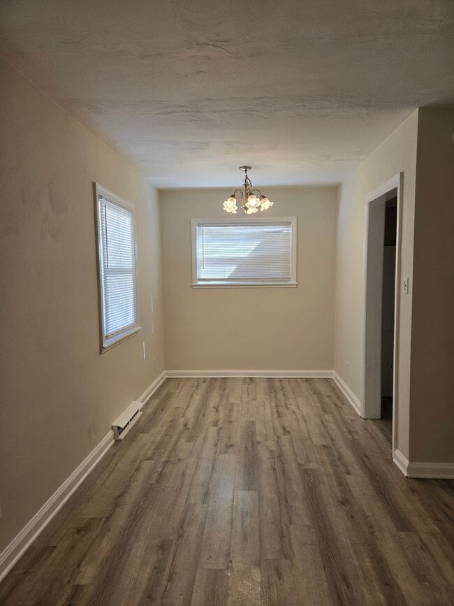 Building Photo - Charming 3-bedroom, 1-bathroom home in Por...