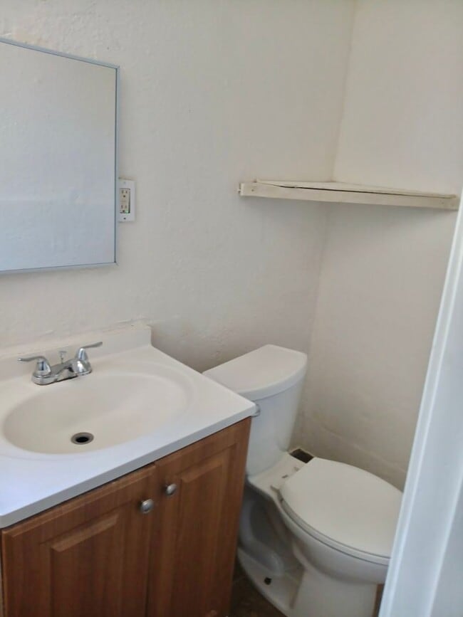 Foto del edificio - Well-kept apartment 1 bed/1 bath in McFarland - AVAILABLE NOW!!!  Click to schedule a tour