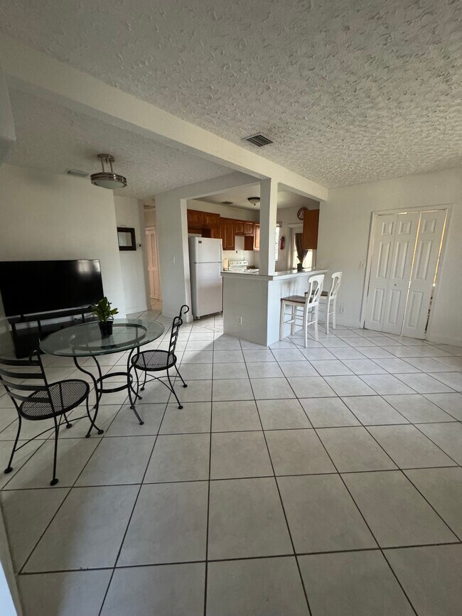 Dining room - 250 NW 102nd St