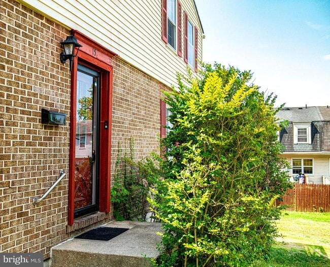 Building Photo - 15 Burnsway Ct