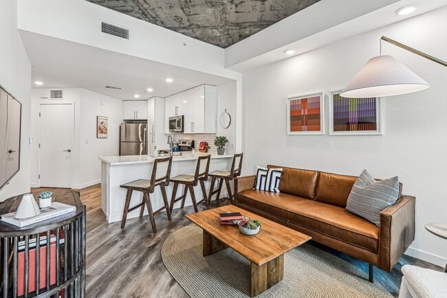 Building Photo - Link Apartments® Four12