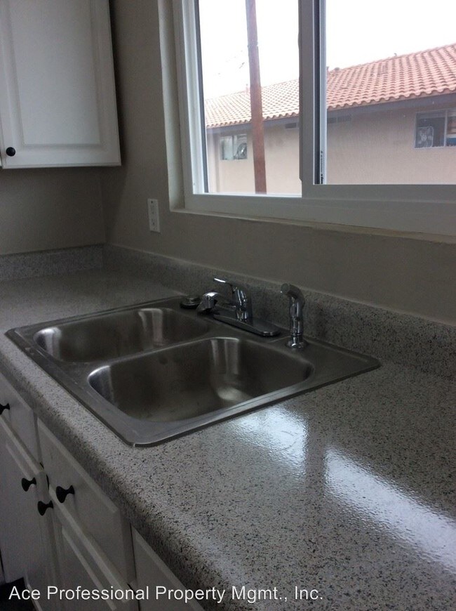 Foto del edificio - 1422 N Acacia St