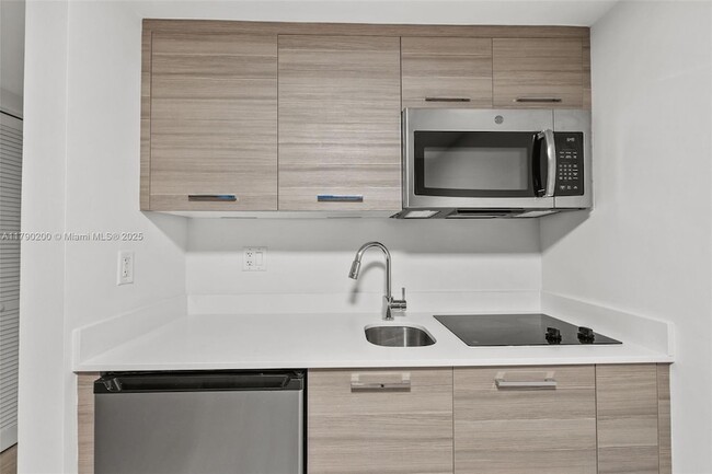 Foto del edificio - 1756 N Bayshore Dr