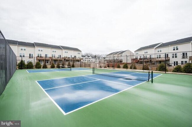 Foto del edificio - 120 Woodman Ct