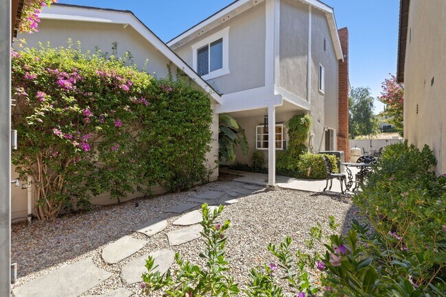 Building Photo - Beautifully Updated Home in Lake Lindero