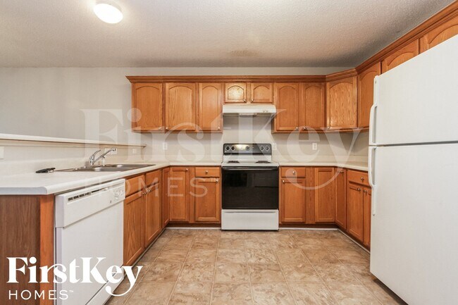 Foto del edificio - 1403 Round Lake Rd