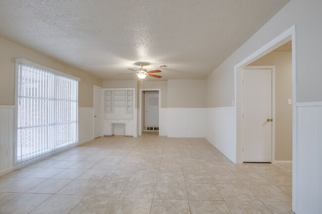 Building Photo - Spectacular Three Bedroom Home Nestled Nea...