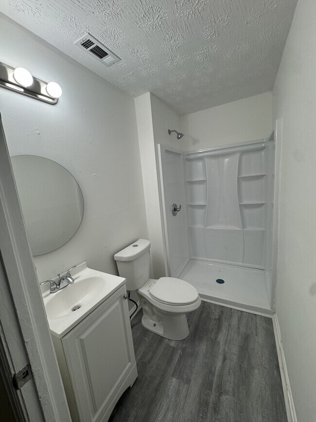 Foto del edificio - 2300 Carey Dr SE