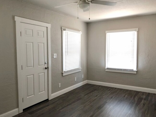 Building Photo - 1 Bedroom/1 Bath Cottage Near Downtown Redding
