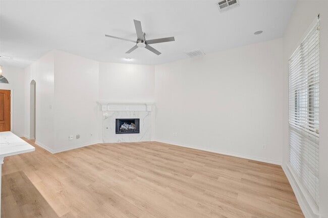 Building Photo - 3601 Carmel Mountain Dr
