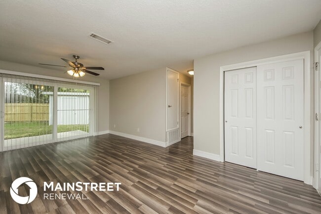 Foto del edificio - 704 Gregory Dr