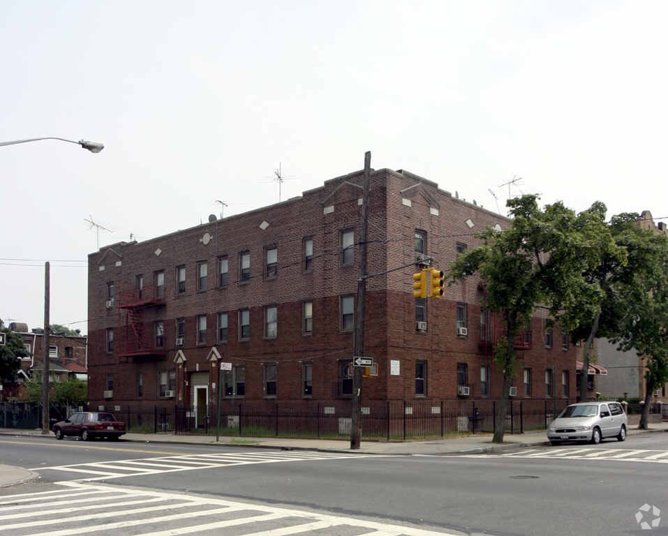 Foto principal - 930 Winthrop St