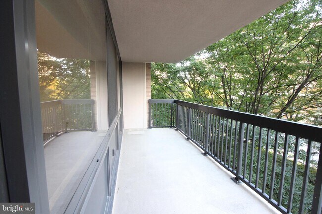 Building Photo - 3709 S George Mason Dr