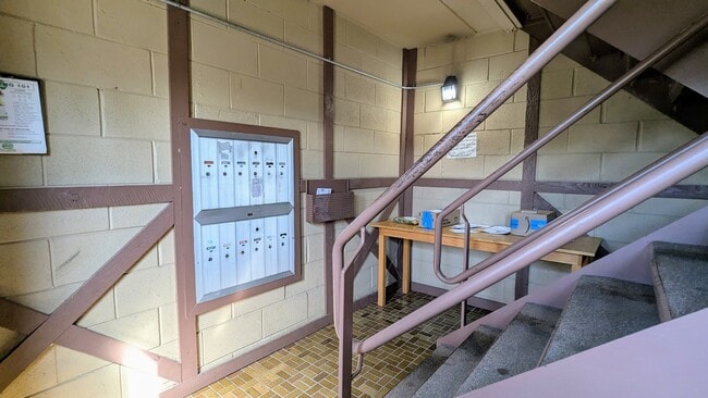 Building Photo - 2610 Oakton St