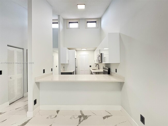Building Photo - 6956 SW 40th Ct