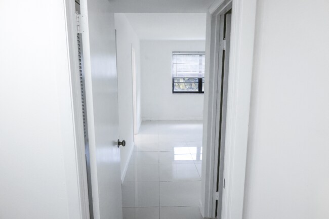 Foto del edificio - 9370 SW 8th St