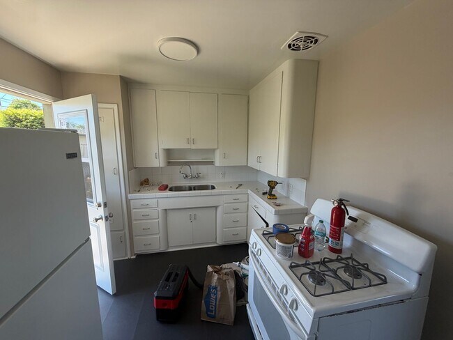 Foto del edificio - 235-237 Lynn Drive