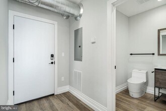 Building Photo - 526 Brown St