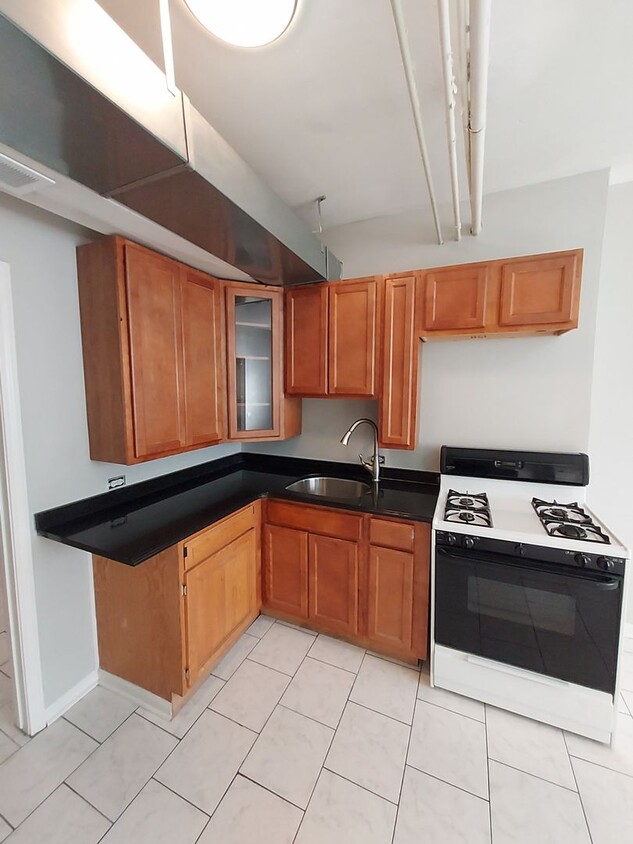Primary Photo - Beautiful 1 Bed w/ Great Management