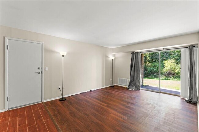 Building Photo - 4073 Sanlin Dr