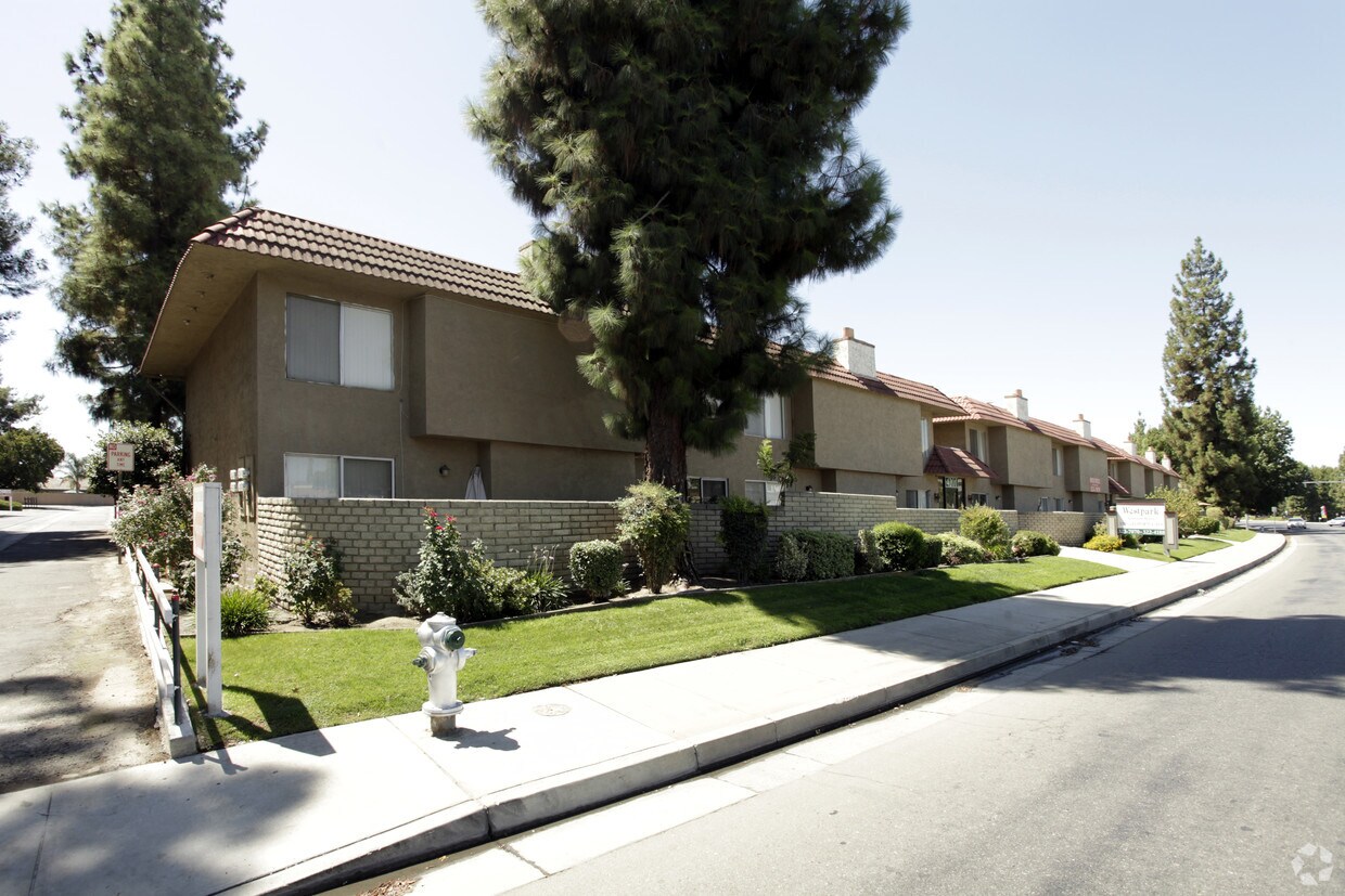 Foto del edificio - West Park Apartment Homes