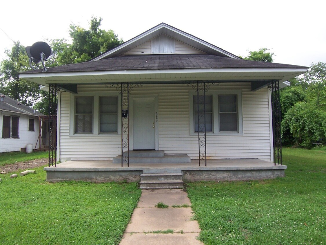 Primary Photo - 2305 Webster - Alexandria off Chester St.
