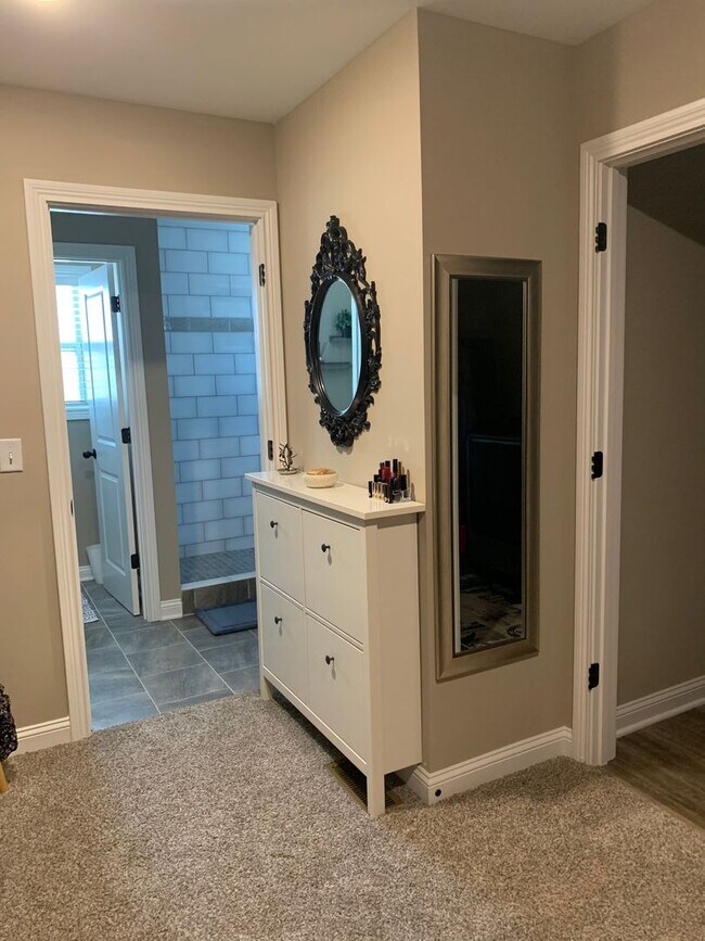 Foto del edificio - COMING SOON - LARGE 4 Bed 4 Bath in Lexington!