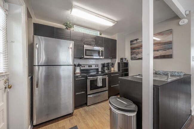 Foto del edificio - 619 Swann Dr