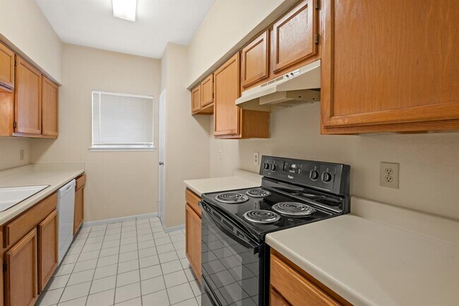 Building Photo - 4001 Tanglewilde St