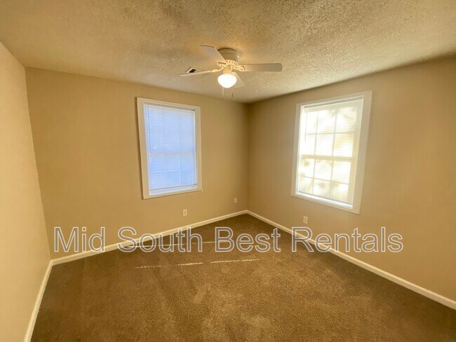 Building Photo - 3098 Sinclair Ln