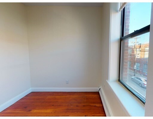 Building Photo - 15 Linden St