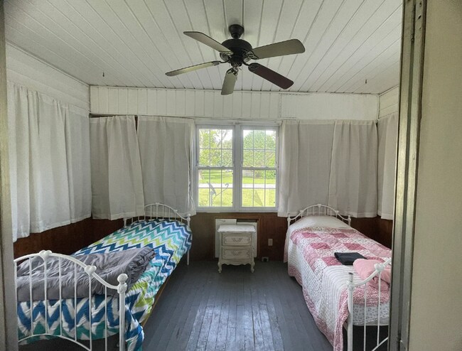 Building Photo - Spacious 3 Bedroom 1 Bath home with large storage building on a beautiful lot
