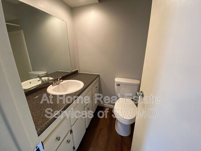 Foto del edificio - 1337 E Elm St