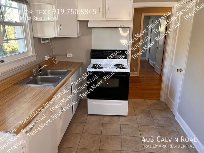 Building Photo - 403 Calvin Rd