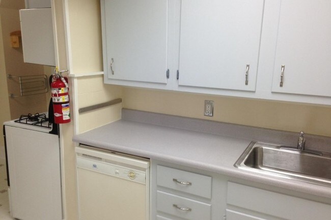 El mercado de agricultores Sprouts proporciona frutas frescas a los residentes del centro de San José. - 1211 E 9th St