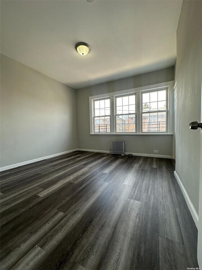 Foto del edificio - 4042 Paulding Ave