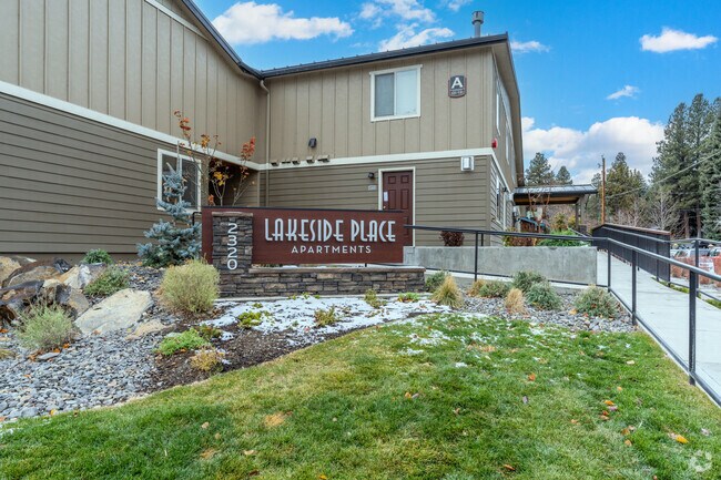 Alternar - Lakeside Place Apartments