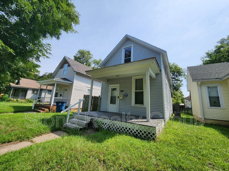 Primary Photo - 920 S 4th St
