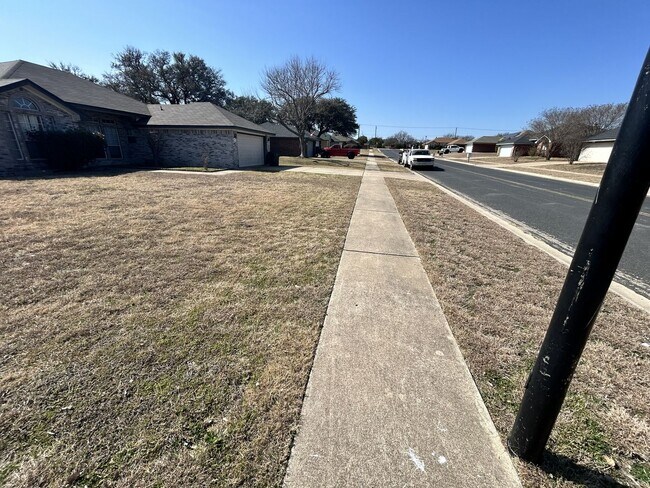 Building Photo - Great Home For Rent