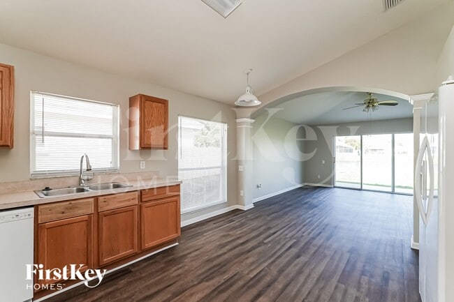 Foto del edificio - 12430 Midpointe Dr