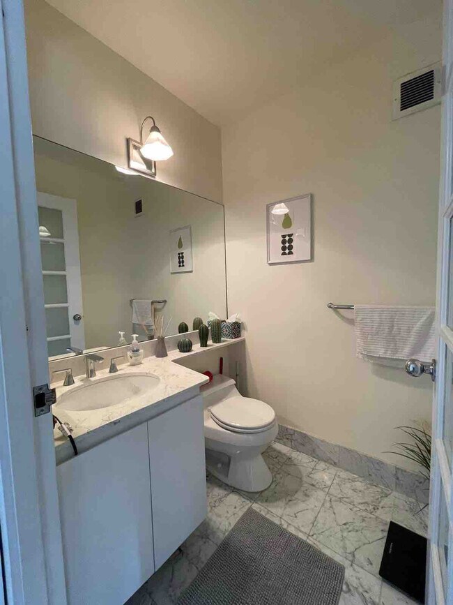 Foto del edificio - 330 E 38th St