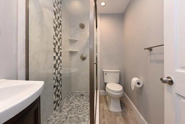 Building Photo - 100 Shearwater Ct E