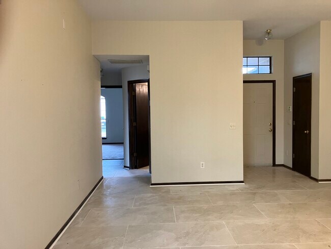 Foto del edificio - 16300 Seminole Dr