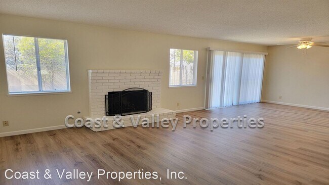 Building Photo - 3 br, 2 bath House - 935 Estrada Wy.