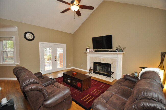 Building Photo - 107 Carostone Ct